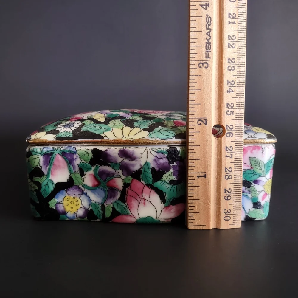‼️SOLD‼️ Handpainted 'Thousand flowers' Chinese Porcelain Ceramic Trinket Box - Picture 8 of 11